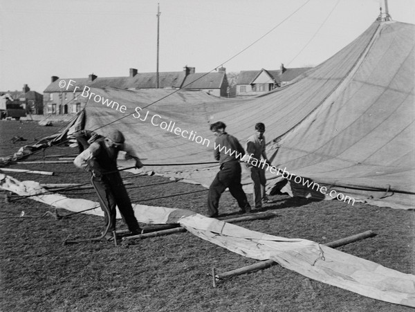 CIRCUS ERECTING 'BIG TOP'